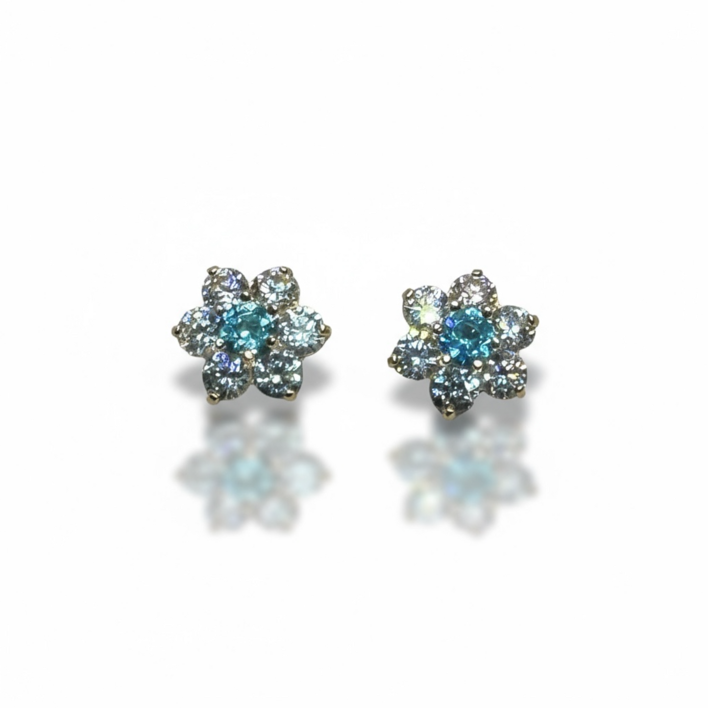 9ct Gold CZ Flower Stud Earring.