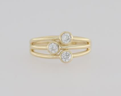 9CT GOLD CZ dress ring.